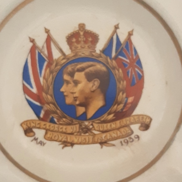 1939 King George VI and Queen Elizabeth ashtray - Picture 4 of 10
